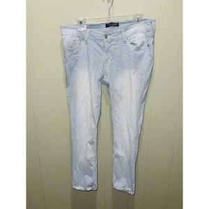 Levi’s Capri Jeans Railroad Stripped Women’s Size 15 Four Pockets Distressed
